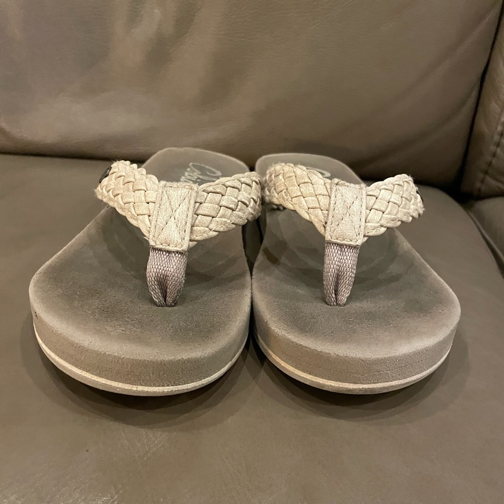 Women’s size 6 COBIAN flip flops sandals